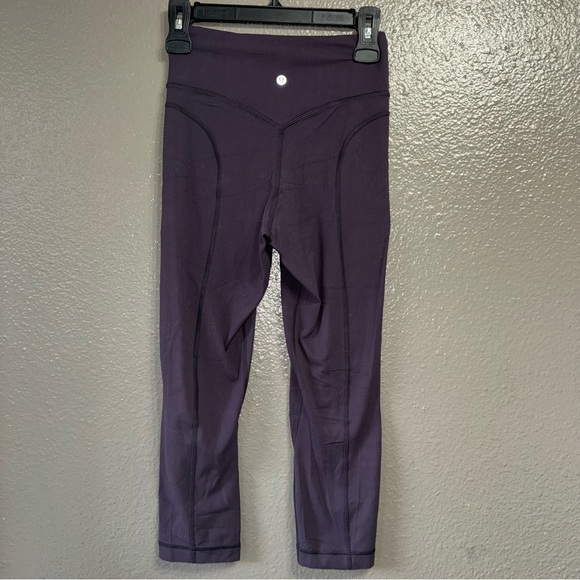 Lululemon bottom size 4 - Picture 2 of 3